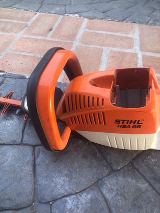 Cortasetos Stihl HSA 86 + Cargador AL 500