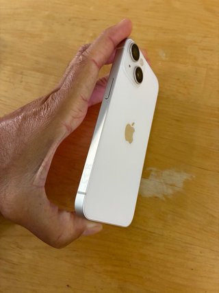 iPhone 14 Blanco + 2 fundas