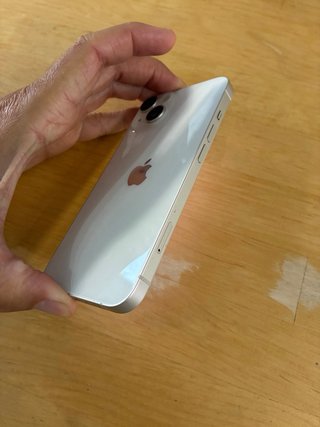iPhone 14 Blanco + 2 fundas