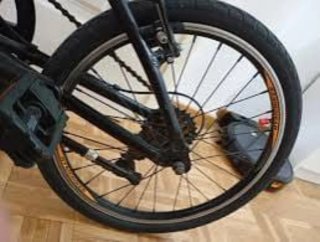 Bicicleta plegable RYME STREET y candado.