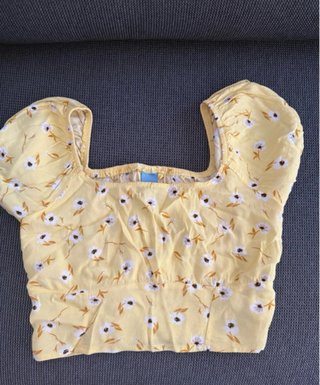 Blusa amarilla floral talla S