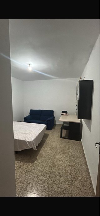 habitacion en piso compartido con chica