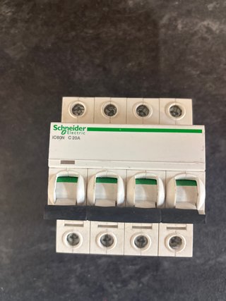 Schneider Electric IC60N C20A Automático