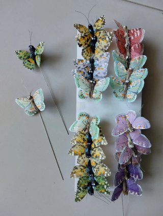 Farfalle decorative su filo di ferro