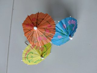 Farfalle decorative su filo di ferro