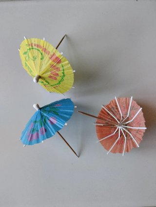 Farfalle decorative su filo di ferro