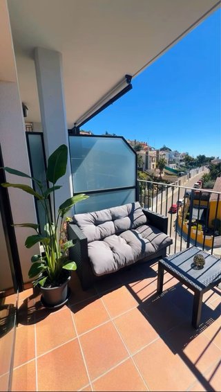 Conjunto terraza: sofá 2 plazas, mesa y cojines