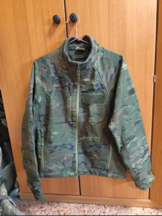 Chaqueta polar camuflaje militar