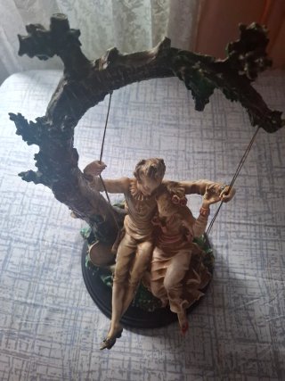 Figura pareja columpio época