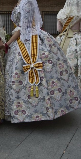 Traje de Fallera Gris y Rosa