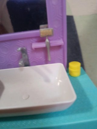 Ken Mattel con toilette da bagno per bambole