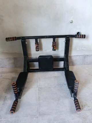 Barra de dominadas y abdominales