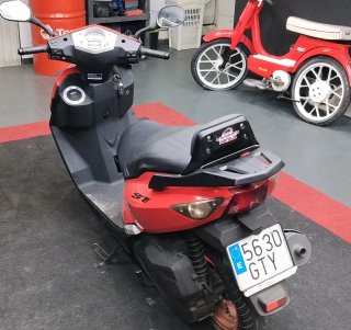 Daelim S1 125cc Scooter Roja y Negra