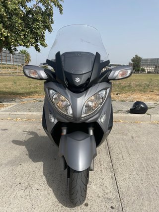 Suzuki Burgman 650 Executive Scooter Gris