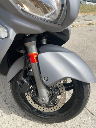 Suzuki Burgman 650 Executive Scooter Gris