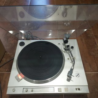 Amplificador Denon, otro Jamo y 4 bafles