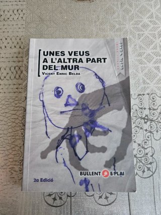 Unes veus a l'altra part del mur