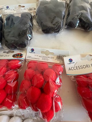 Set 100 Pomponi per Hobby e Lavori Manuali.Il prez