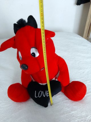 Peluche rojo con corazón LOVE