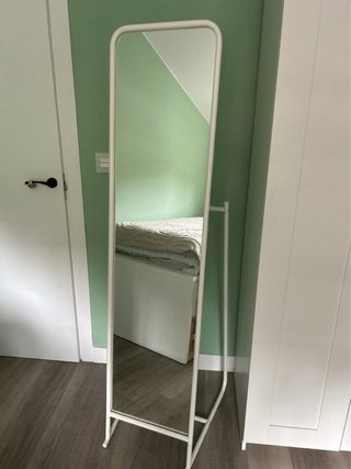 Specchio da terra bianco in metallo