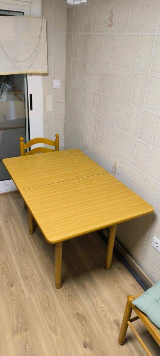 Mesa extensible de madera maciza y 4 sillas