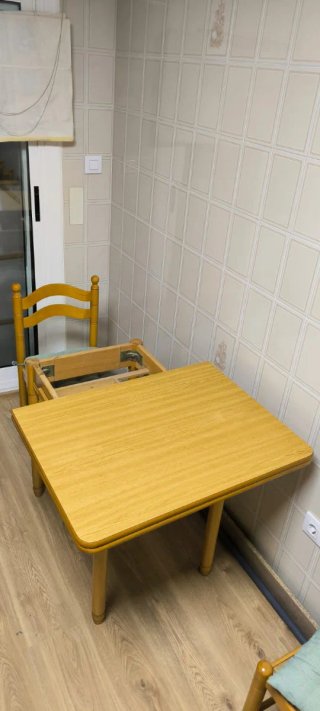 Mesa extensible de madera maciza y 4 sillas