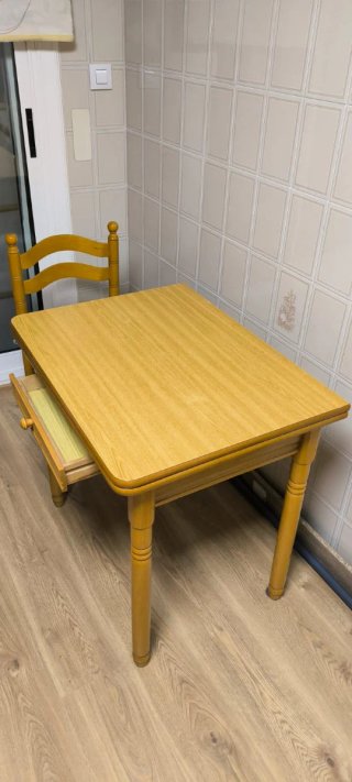Mesa extensible de madera maciza y 4 sillas