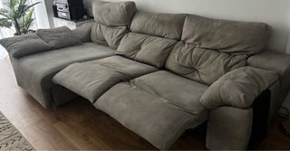 Sofá chaise longue gris moderno y cómodo con motor