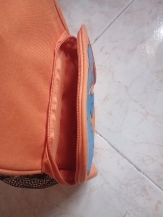 Mochila infantil naranja con elefante azul