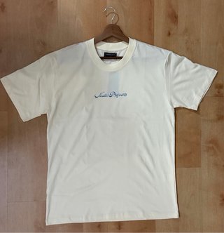 Camiseta Nude Project