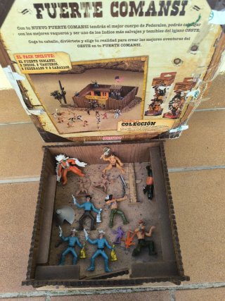 Fuerte Comansi y figuras indios y vaqueros