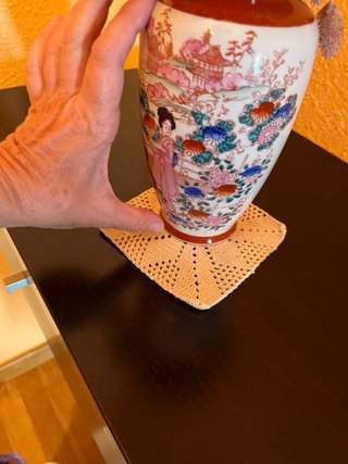 Jarrón de porcelana decorado