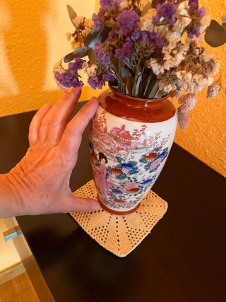 Jarrón de porcelana decorado