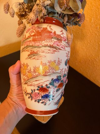 Jarrón de porcelana decorado