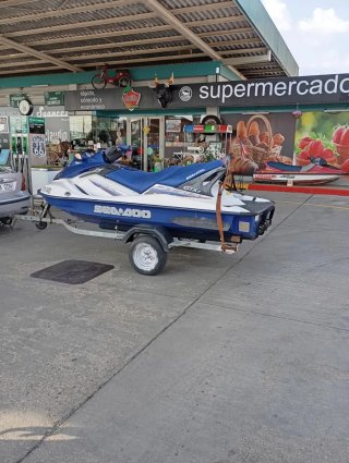 Se cambia moto de agua Sea-Doo 3 plazas por coche