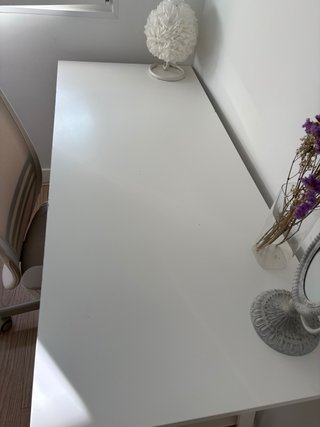 Escritorio elevable blanco con cajonera