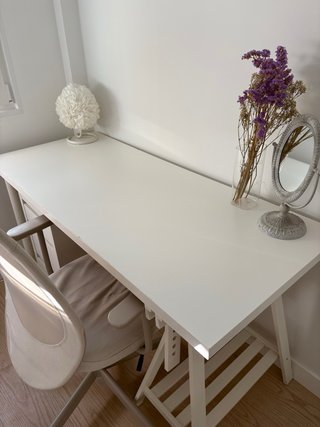 Escritorio elevable blanco con cajonera