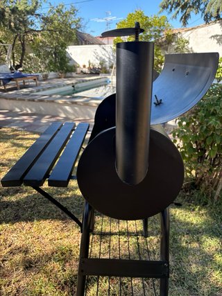 Barbacoa de exterior negra con ruedas
