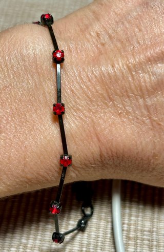 Pulsera Agatha Negra y Roja semi rígida cristal