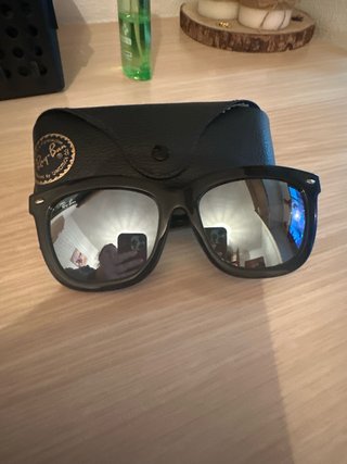 Gafas de sol Ray-Ban negras y plateadas