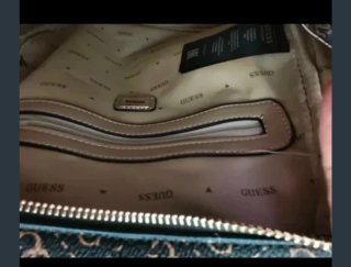 Mochila Guess Monogram Marrón y Beige