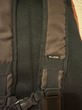 Mochila Billabong Marrón y Negra