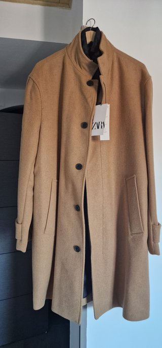 abrigo zara con etiqueta
