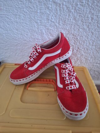 Zapatillas Vans Rojas con Corazones