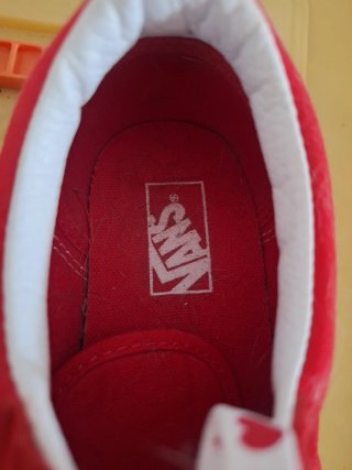 Zapatillas Vans Rojas con Corazones