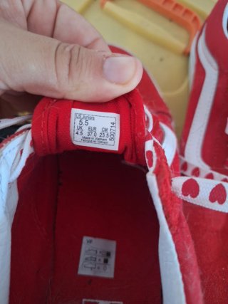 Zapatillas Vans Rojas con Corazones