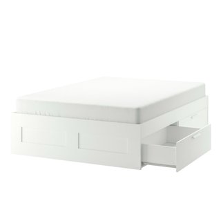 Cama con cabecero de madera