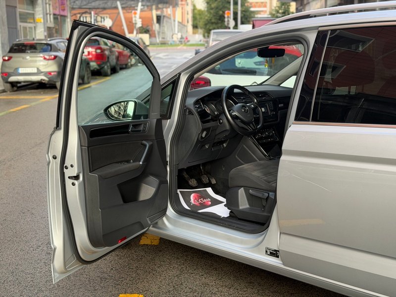 Volkswagen Touran 2017, foto 10