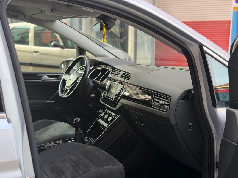 Volkswagen Touran 2017, foto 21
