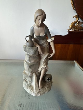 Figura Nao/Lladró Niña de la fuente